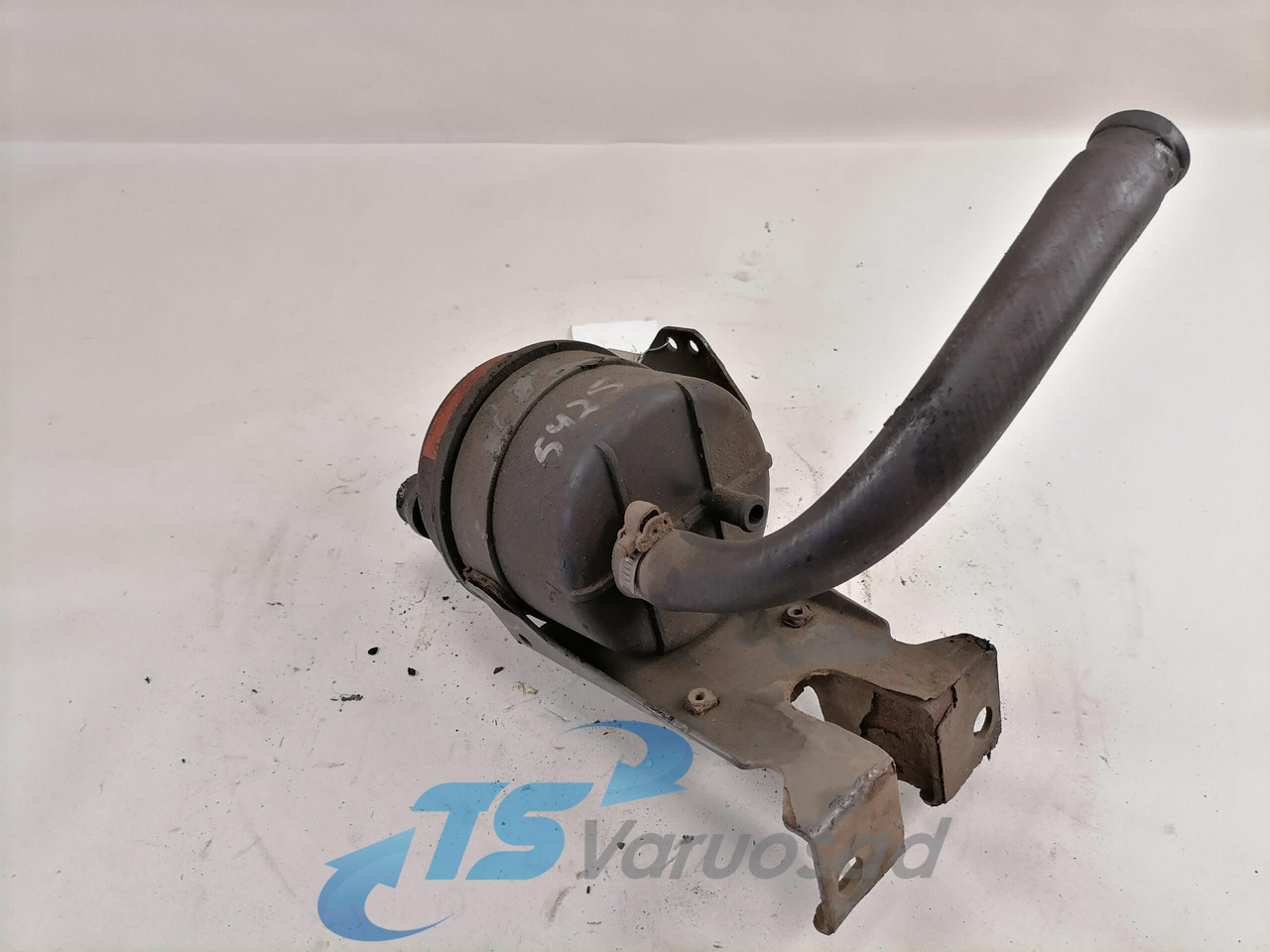 Volvo Steering oil tank+ bracket 1592945 - Stuurslang voor Vrachtwagen: afbeelding 3 Volvo Steering oil tank+ bracket 1592945 - Stuurslang voor Vrachtwagen: afbeelding 3