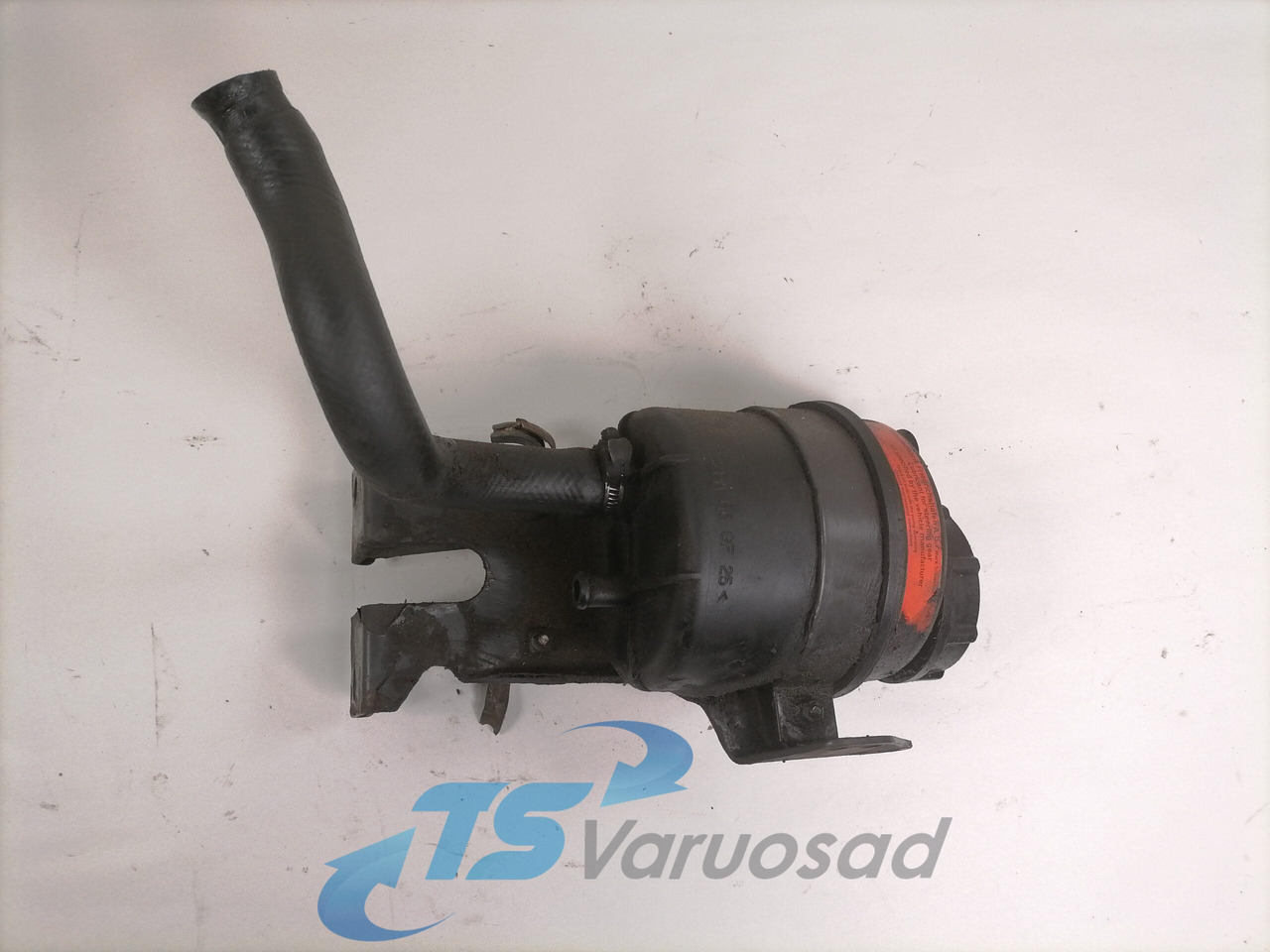 Volvo Steering oil tank+ bracket 20495075 - Stuurslang voor Vrachtwagen: afbeelding 2 Volvo Steering oil tank+ bracket 20495075 - Stuurslang voor Vrachtwagen: afbeelding 2