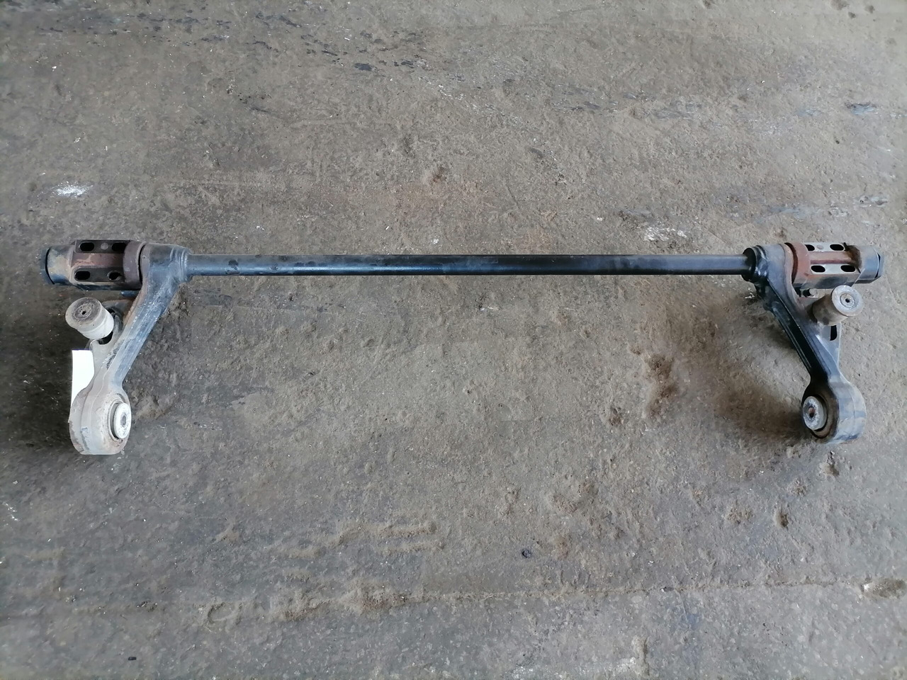 Volvo Volvo FH kabiini torsioonvarras 3198853 - Cabinevering voor Vrachtwagen: afbeelding 2 Volvo Volvo FH kabiini torsioonvarras 3198853 - Cabinevering voor Vrachtwagen: afbeelding 2