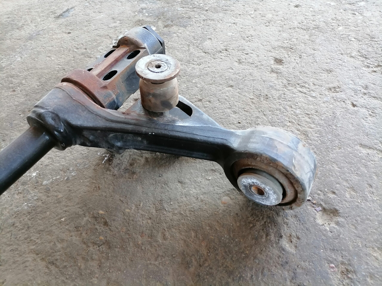 Volvo Volvo FH kabiini torsioonvarras 3198853 - Cabinevering voor Vrachtwagen: afbeelding 3 Volvo Volvo FH kabiini torsioonvarras 3198853 - Cabinevering voor Vrachtwagen: afbeelding 3