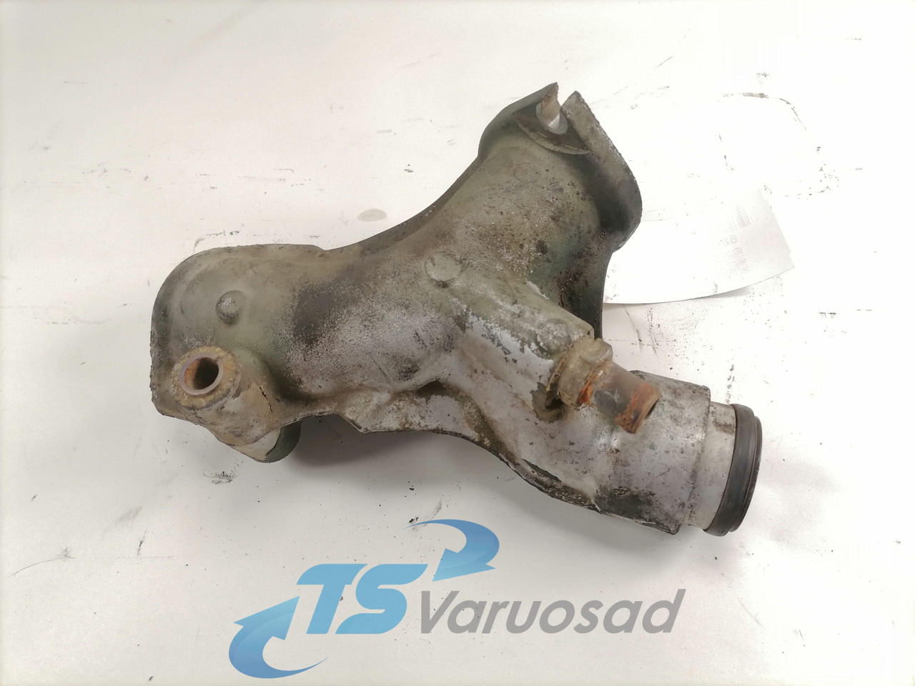 Volvo Water pump manifold / housing 20539684 - Waterpomp voor Vrachtwagen: afbeelding 4 Volvo Water pump manifold / housing 20539684 - Waterpomp voor Vrachtwagen: afbeelding 4
