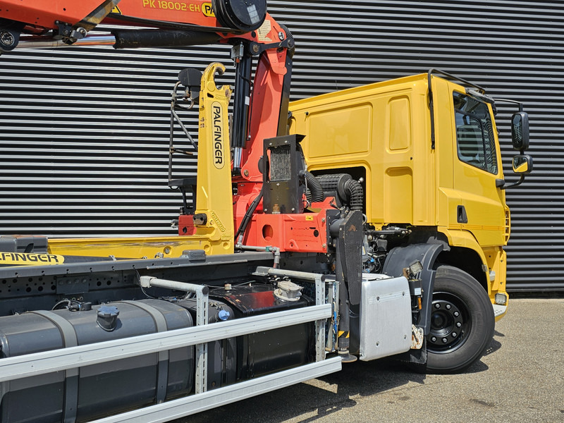DAF CF 330 6x2-4 / PALFINGER CRANE + HOOKLIFT - Haakarmsysteem vrachtwagen, Kraanwagen: afbeelding 4 DAF CF 330 6x2-4 / PALFINGER CRANE + HOOKLIFT - Haakarmsysteem vrachtwagen, Kraanwagen: afbeelding 4