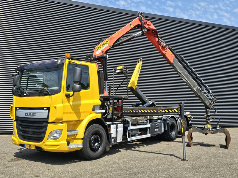 DAF CF 330 6x2-4 / PALFINGER CRANE + HOOKLIFT - Haakarmsysteem vrachtwagen, Kraanwagen: afbeelding 2 DAF CF 330 6x2-4 / PALFINGER CRANE + HOOKLIFT - Haakarmsysteem vrachtwagen, Kraanwagen: afbeelding 2