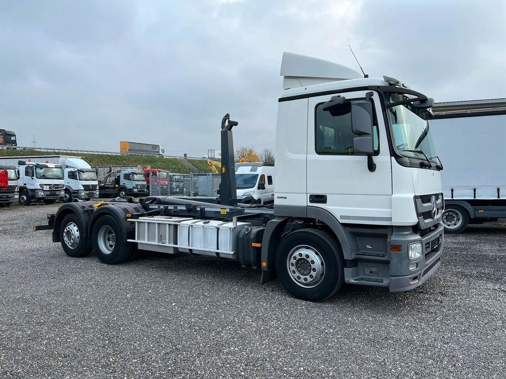 Mercedes-Benz 2541 6X2 Meiller Funk Zustand wie 200 tkm Mercedes-Benz 2541 6X2 Meiller RK 20.65 Funk | Top Zustand! - Haakarmsysteem vrachtwagen: afbeelding 1 Mercedes-Benz 2541 6X2 Meiller Funk Zustand wie 200 tkm Mercedes-Benz 2541 6X2 Meiller RK 20.65 Funk | Top Zustand! - Haakarmsysteem vrachtwagen: afbeelding 1