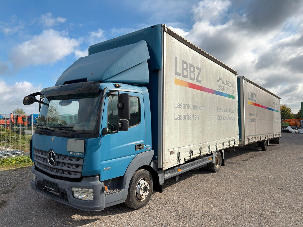 Mercedes-Benz 818 4X2 Pritsche & Plane & Tang Pritsche & Plane Mercedes-Benz 818 4X2 Pritsche & Plane & Tang Pritsche & Plane - Huifzeil bedrijfswagen: afbeelding 1 Mercedes-Benz 818 4X2 Pritsche & Plane & Tang Pritsche & Plane Mercedes-Benz 818 4X2 Pritsche & Plane & Tang Pritsche & Plane - Huifzeil bedrijfswagen: afbeelding 1