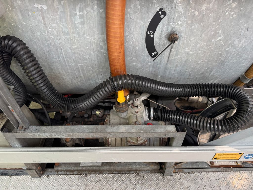 Mercedes-Benz 818 4X2 ROM Toilettenwagen Mercedes-Benz 818 4X2 ROM Toilettenwagen 6 Plätze - Vacuümwagen: afbeelding 4 Mercedes-Benz 818 4X2 ROM Toilettenwagen Mercedes-Benz 818 4X2 ROM Toilettenwagen 6 Plätze - Vacuümwagen: afbeelding 4