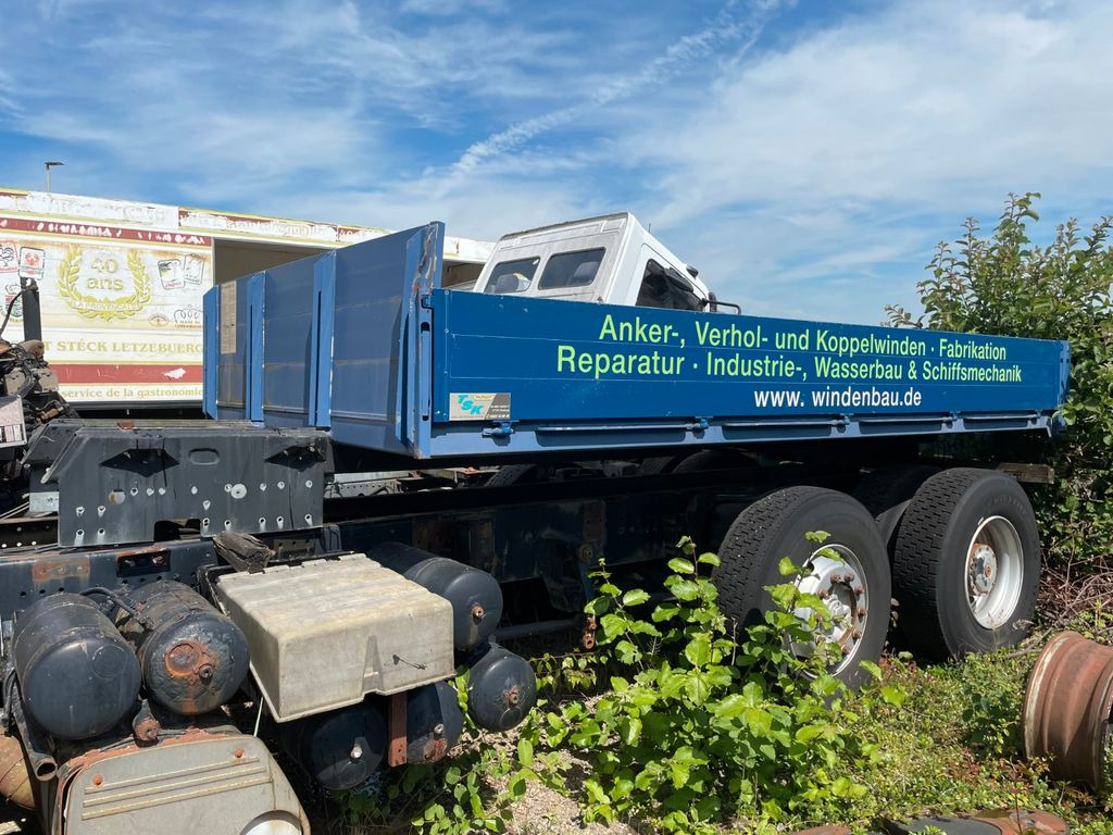 Pritsche lose mit Kransockel Pritsche lose mit Kransockel - Vrachtwagen met open laadbak: afbeelding 1 Pritsche lose mit Kransockel Pritsche lose mit Kransockel - Vrachtwagen met open laadbak: afbeelding 1