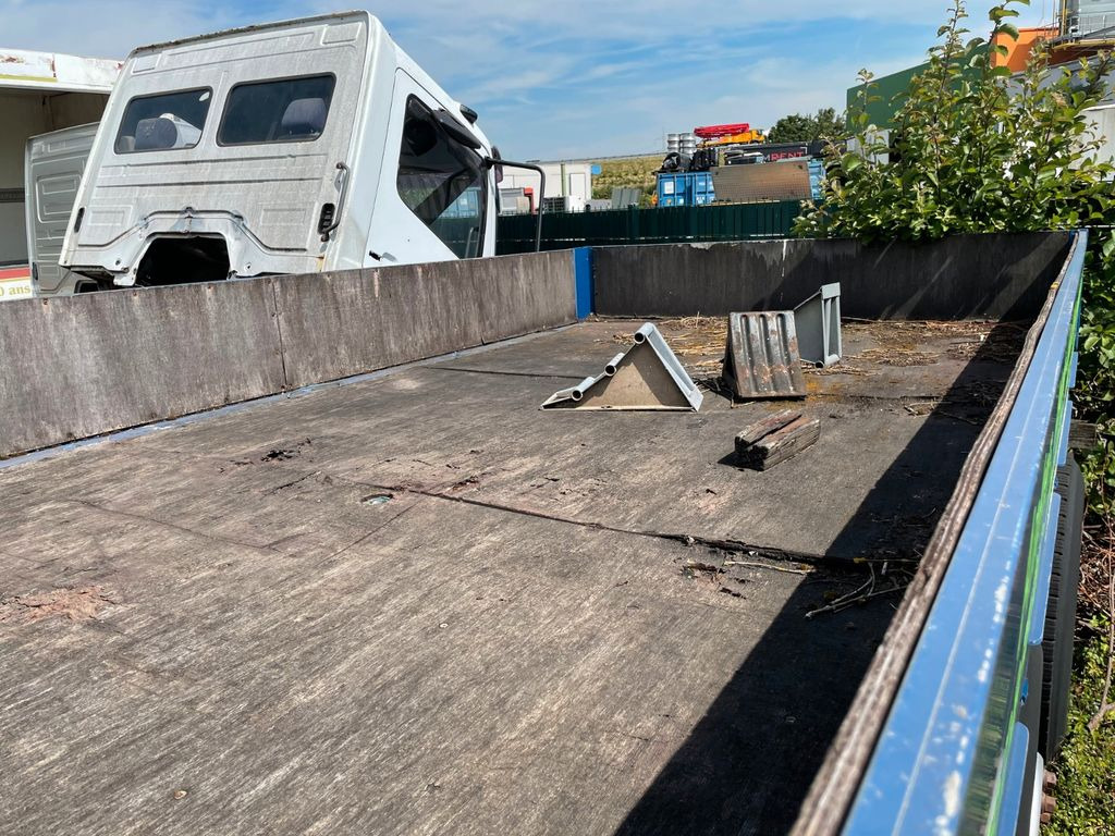 Pritsche lose mit Kransockel Pritsche lose mit Kransockel - Vrachtwagen met open laadbak: afbeelding 4 Pritsche lose mit Kransockel Pritsche lose mit Kransockel - Vrachtwagen met open laadbak: afbeelding 4