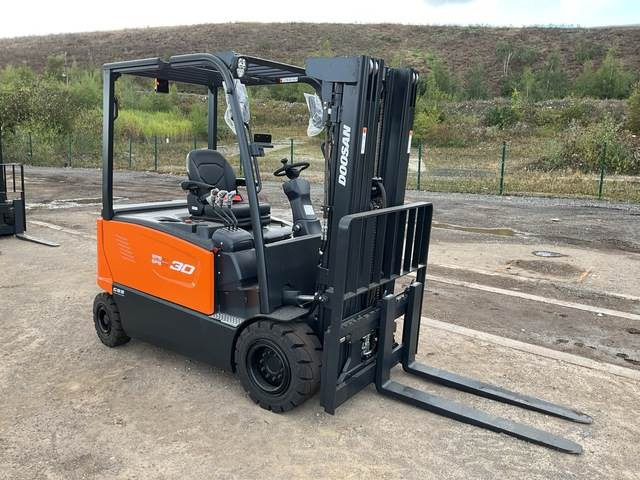 Doosan B30X-7 PLUS - Elektrische heftruck: afbeelding 4 Doosan B30X-7 PLUS - Elektrische heftruck: afbeelding 4