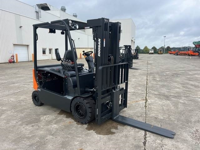 Doosan B30X-7 PLUS - Elektrische heftruck: afbeelding 4 Doosan B30X-7 PLUS - Elektrische heftruck: afbeelding 4