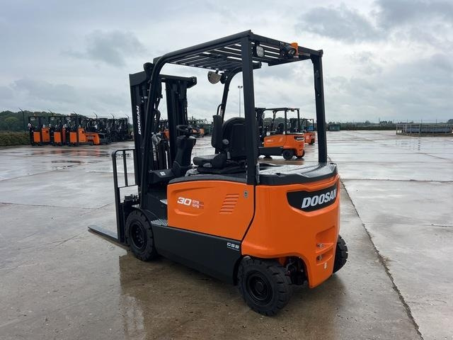 Doosan B30X-7 PLUS - Elektrische heftruck: afbeelding 2 Doosan B30X-7 PLUS - Elektrische heftruck: afbeelding 2