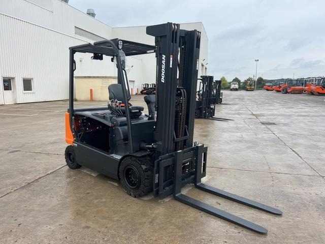 Doosan B35X-7 PLUS - Elektrische heftruck: afbeelding 4 Doosan B35X-7 PLUS - Elektrische heftruck: afbeelding 4
