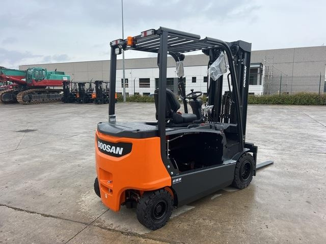 Doosan B35X-7 PLUS - Elektrische heftruck: afbeelding 3 Doosan B35X-7 PLUS - Elektrische heftruck: afbeelding 3