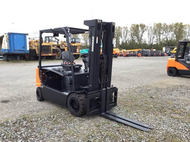 Doosan B35X-7 PLUS - Elektrische heftruck: afbeelding 4 Doosan B35X-7 PLUS - Elektrische heftruck: afbeelding 4
