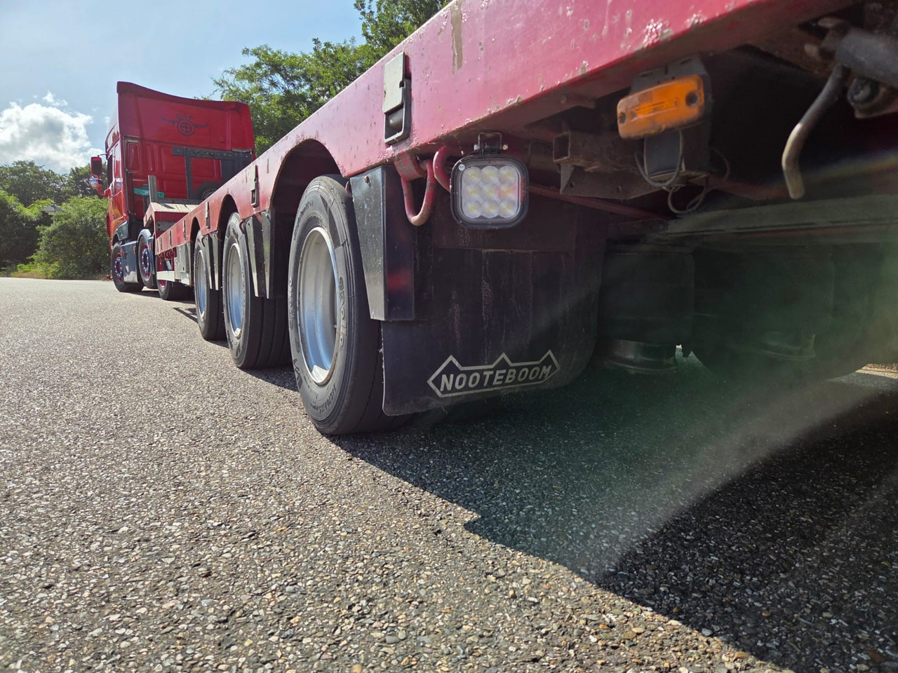 DAF XF 460 FTG 6x2 Super Spacecab + Nooteboom semi-dieplader - Chassis vrachtwagen: afbeelding 5 DAF XF 460 FTG 6x2 Super Spacecab + Nooteboom semi-dieplader - Chassis vrachtwagen: afbeelding 5