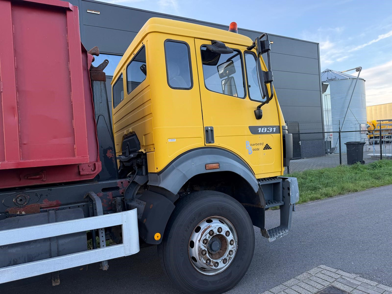 MERCEDES-BENZ SK 1831 - Haakarmsysteem vrachtwagen: afbeelding 3 MERCEDES-BENZ SK 1831 - Haakarmsysteem vrachtwagen: afbeelding 3