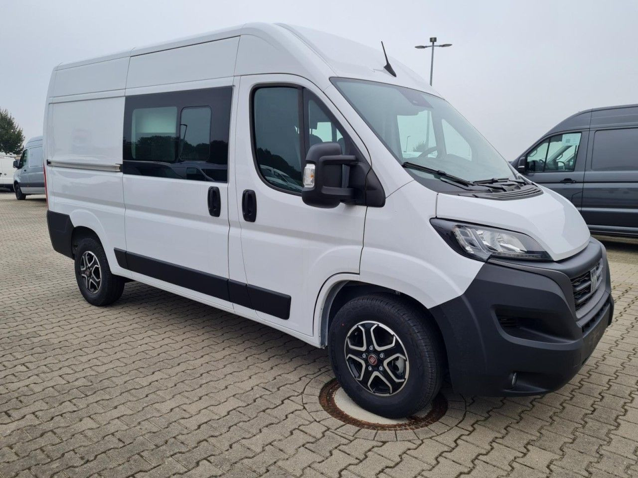 Fiat Ducato 35 Kasten Doka 7-Sitze 2x Schiebetür Maxi - Gesloten bestelwagen, Bestelwagen met dubbele cabine: afbeelding 4 Fiat Ducato 35 Kasten Doka 7-Sitze 2x Schiebetür Maxi - Gesloten bestelwagen, Bestelwagen met dubbele cabine: afbeelding 4