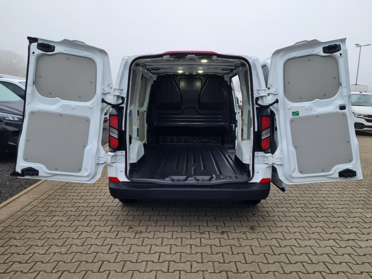 Ford Custom Kasten L1 Trend KLIMA KAMERA TEMPO VERKLEIDUNG - Kleine bestelwagen: afbeelding 5 Ford Custom Kasten L1 Trend KLIMA KAMERA TEMPO VERKLEIDUNG - Kleine bestelwagen: afbeelding 5