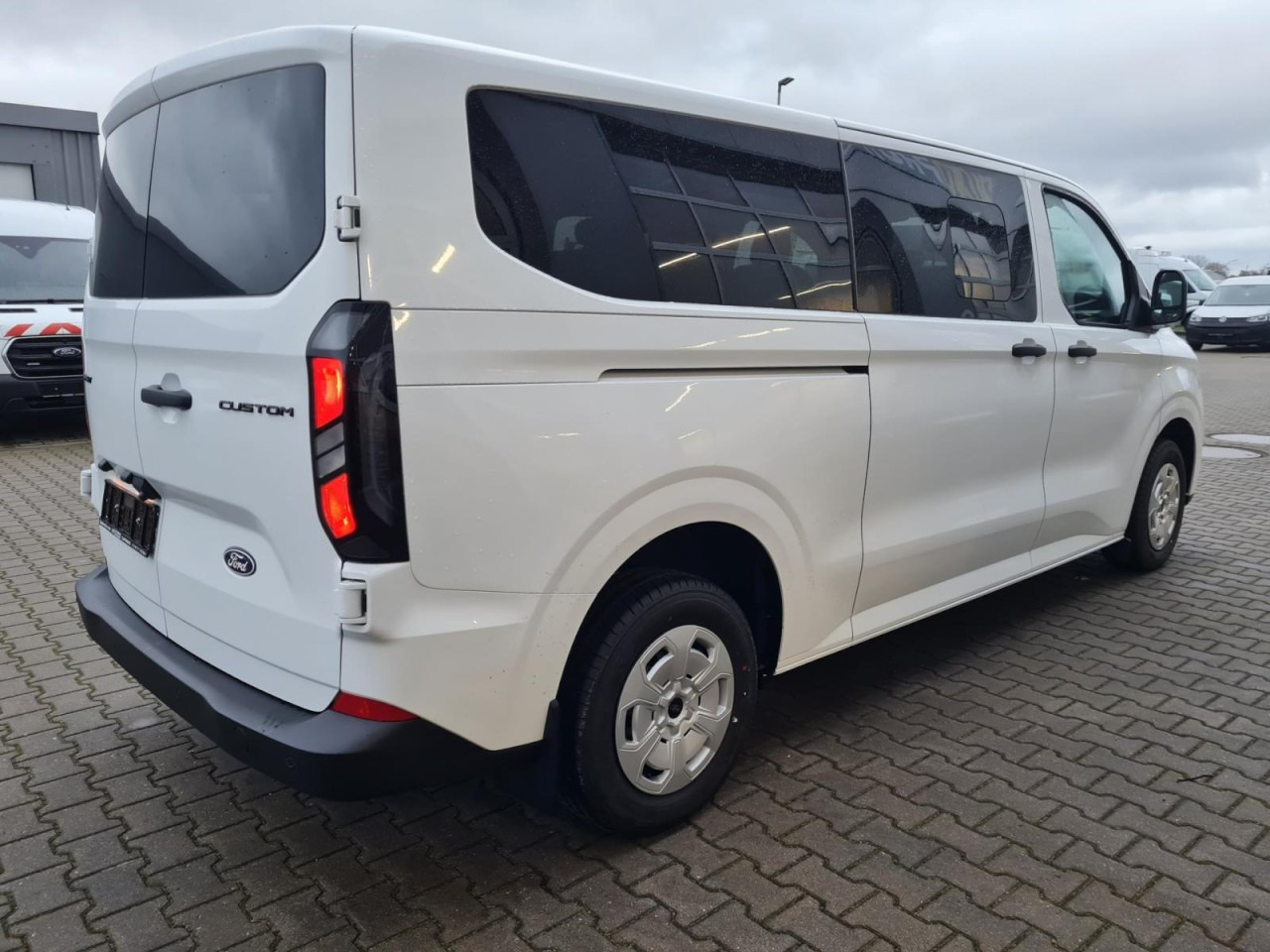 Ford Transit Custom Kombi 320 L2 Trend 9 Sitze KAMERA - Minibus, Personenvervoer: afbeelding 4 Ford Transit Custom Kombi 320 L2 Trend 9 Sitze KAMERA - Minibus, Personenvervoer: afbeelding 4