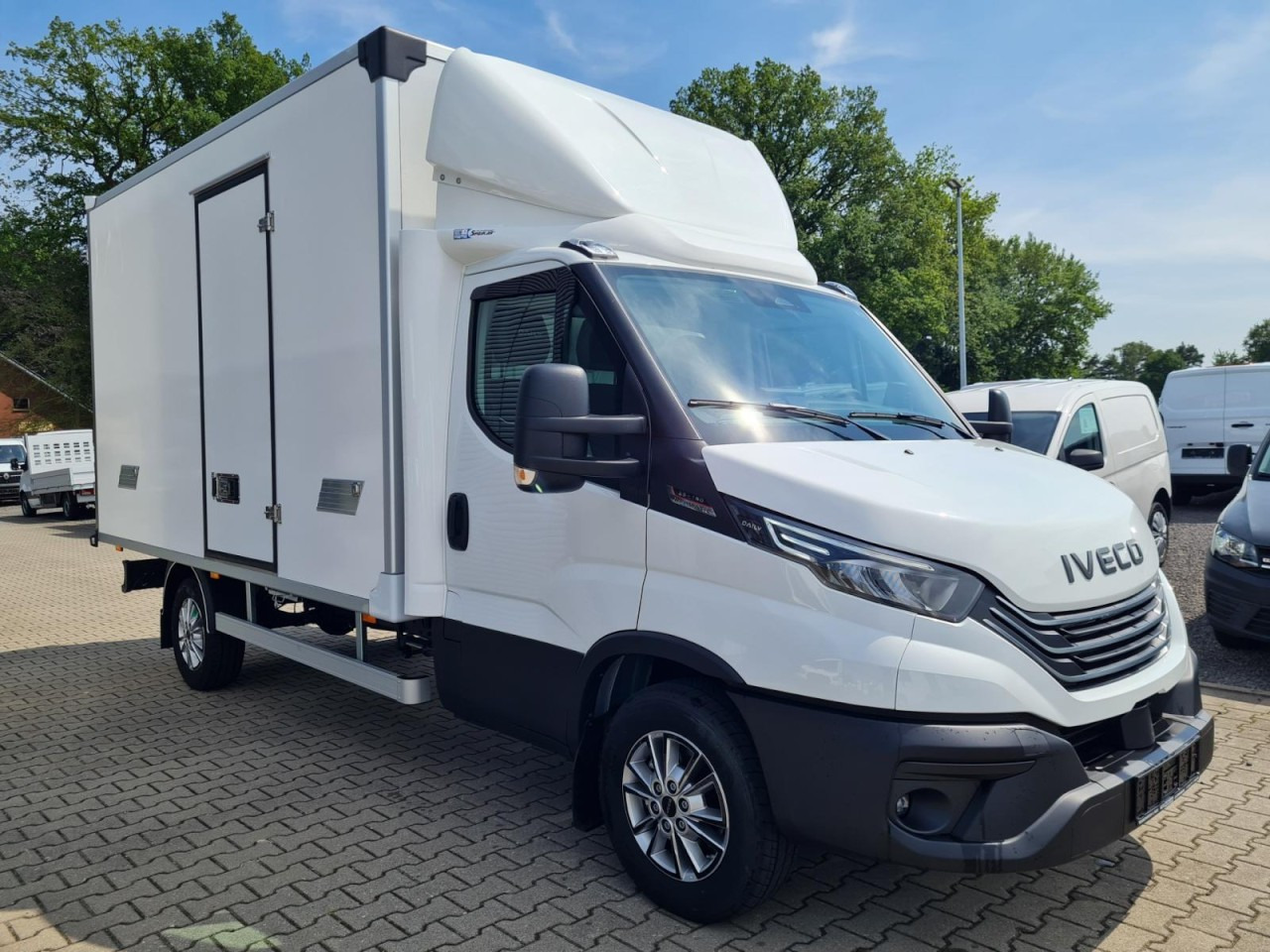 Iveco DAILY 35S18 Koffer Automatik ALU KAMERA NAVI TEMPOMAT - Bestelwagen gesloten laadbak: afbeelding 3 Iveco DAILY 35S18 Koffer Automatik ALU KAMERA NAVI TEMPOMAT - Bestelwagen gesloten laadbak: afbeelding 3