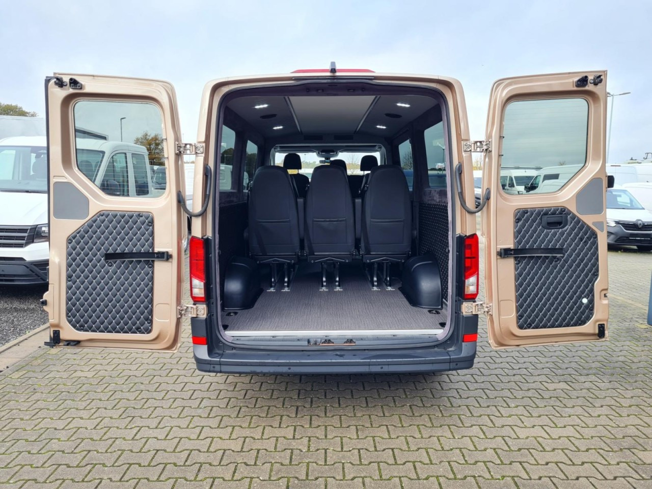 MAN Man TGE 3.180 TDi Kombi 9 Sitze ALU KAMERA LED LEDER Sonderumbau - Minibus, Personenvervoer: afbeelding 5 MAN Man TGE 3.180 TDi Kombi 9 Sitze ALU KAMERA LED LEDER Sonderumbau - Minibus, Personenvervoer: afbeelding 5