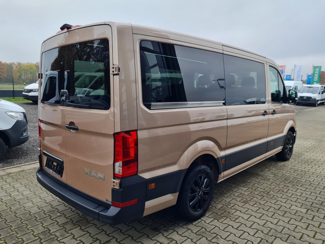 Man TGE 3.180 TDi Kombi 9 Sitze ALU KAMERA LED LEDER Sonderumbau - Minibus, Personenvervoer: afbeelding 4 Man TGE 3.180 TDi Kombi 9 Sitze ALU KAMERA LED LEDER Sonderumbau - Minibus, Personenvervoer: afbeelding 4