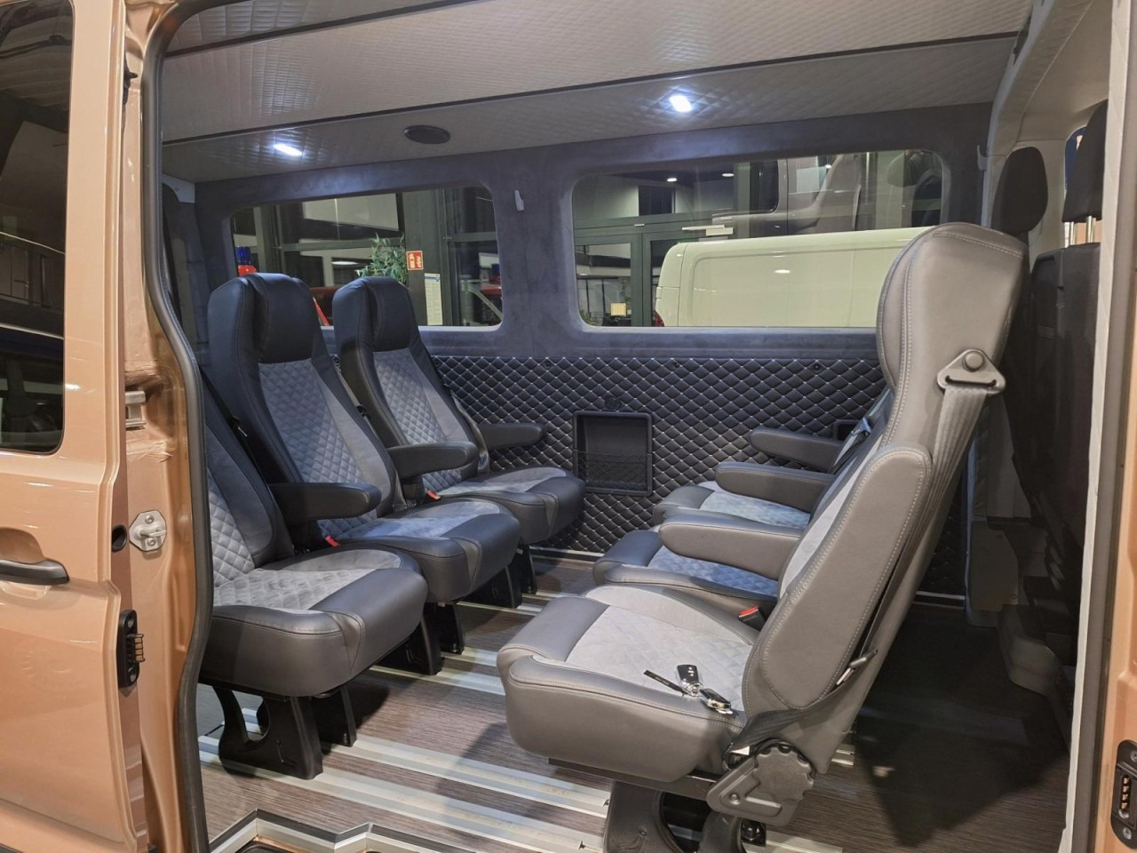 Man TGE 3.180 TDi Kombi 9 Sitze ALU KAMERA LED LEDER Sonderumbau - Bestelwagen met dubbele cabine: afbeelding 5 Man TGE 3.180 TDi Kombi 9 Sitze ALU KAMERA LED LEDER Sonderumbau - Bestelwagen met dubbele cabine: afbeelding 5