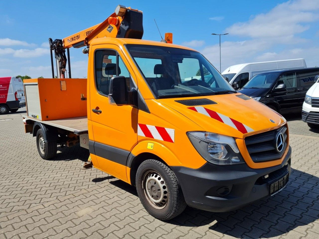 Mercedes-Benz Sprinter 316 CDI Hubarbeitsbühne 12m Korb isolie - Vrachtwagen hoogwerker: afbeelding 4 Mercedes-Benz Sprinter 316 CDI Hubarbeitsbühne 12m Korb isolie - Vrachtwagen hoogwerker: afbeelding 4