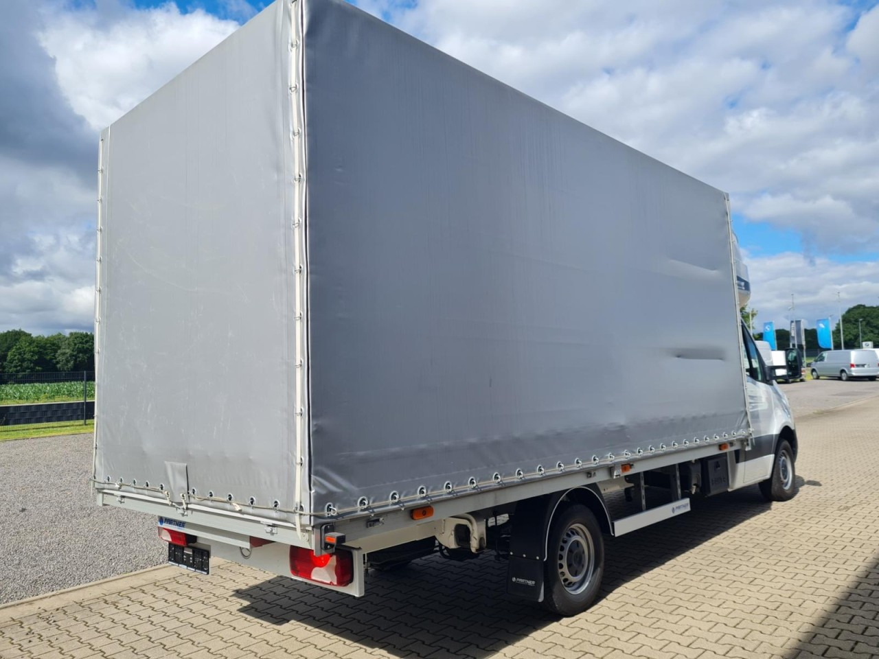 Mercedes-Benz Sprinter 317 Pritsche Plane Schlafkab RWD 10 Pal - Huifzeil bedrijfswagen: afbeelding 4 Mercedes-Benz Sprinter 317 Pritsche Plane Schlafkab RWD 10 Pal - Huifzeil bedrijfswagen: afbeelding 4