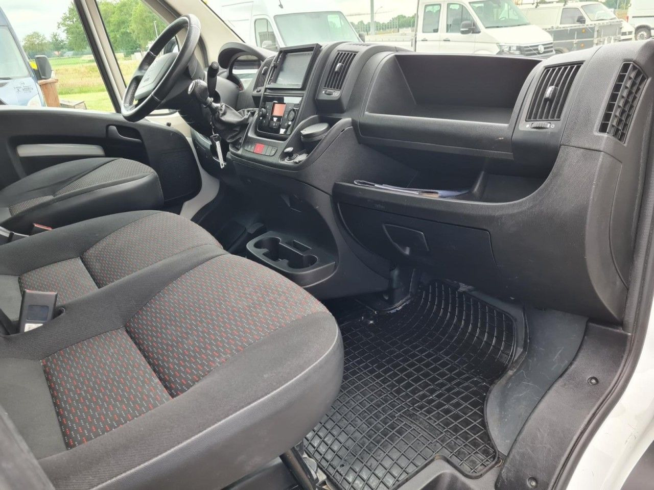 Peugeot Boxer 3.5t Pritsche Plane lang L4 ERGO KLIMA 10 - Huifzeil bedrijfswagen: afbeelding 4 Peugeot Boxer 3.5t Pritsche Plane lang L4 ERGO KLIMA 10 - Huifzeil bedrijfswagen: afbeelding 4