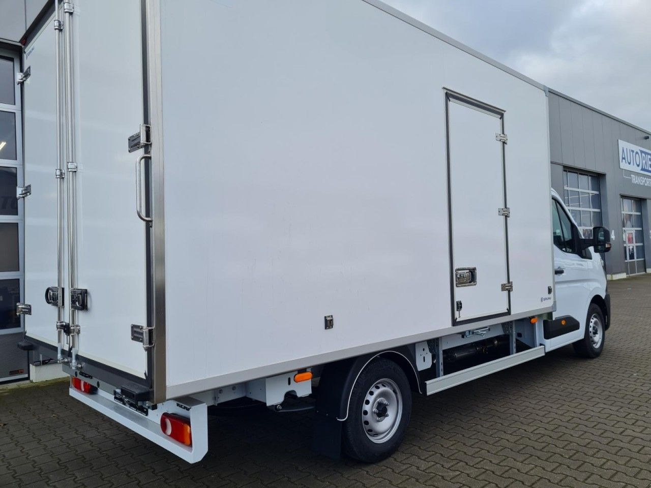 Renault Master 35 New Möbel Koffer KLIMA KAMERA TEMPOMAT - Bestelwagen gesloten laadbak: afbeelding 5 Renault Master 35 New Möbel Koffer KLIMA KAMERA TEMPOMAT - Bestelwagen gesloten laadbak: afbeelding 5