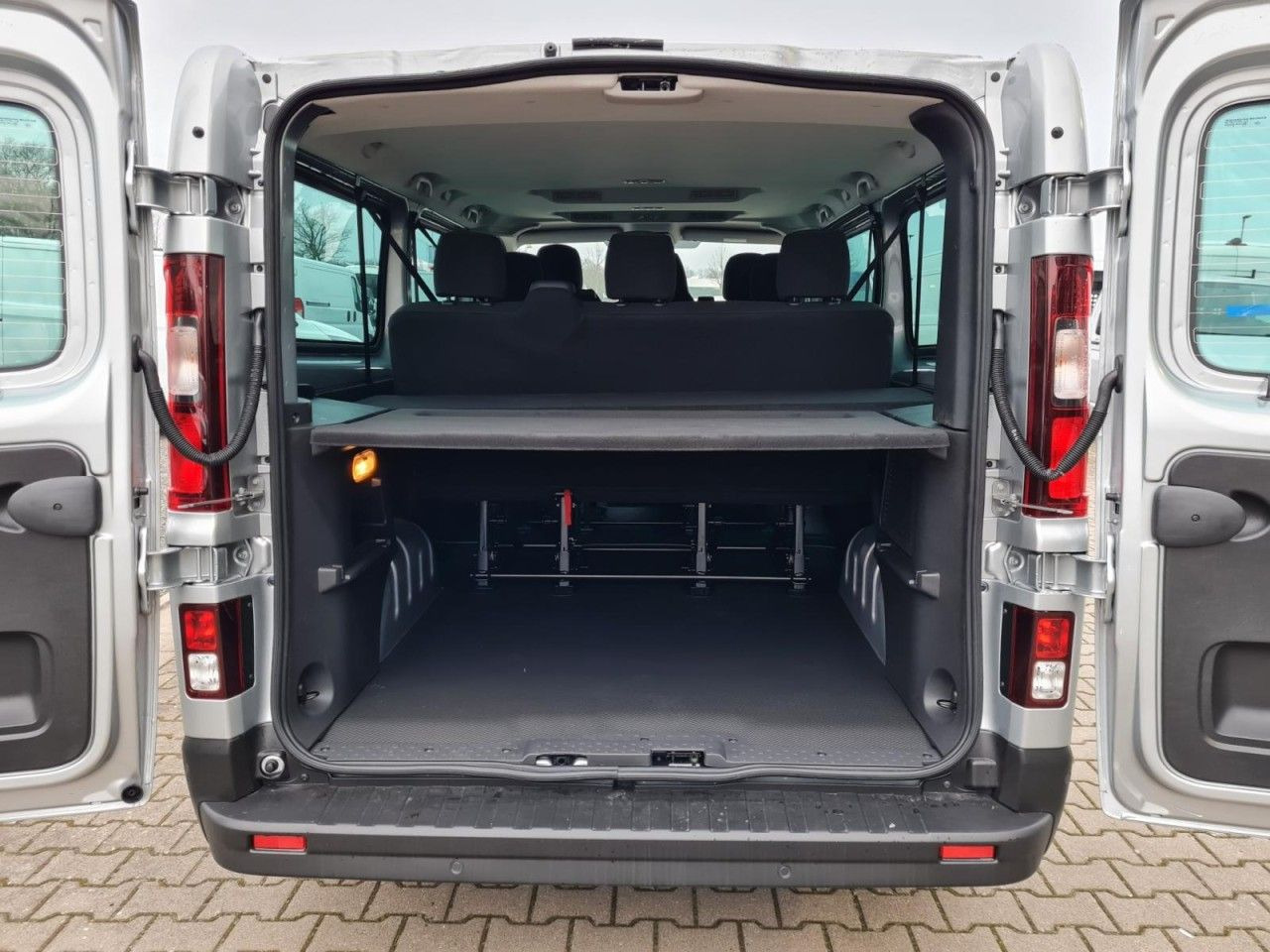 Leasing  Renault Trafic Kombi 9-Sitze L2 Grand Equilibre KLIMA TE Renault Trafic Kombi 9-Sitze L2 Grand Equilibre KLIMA TE: afbeelding 22