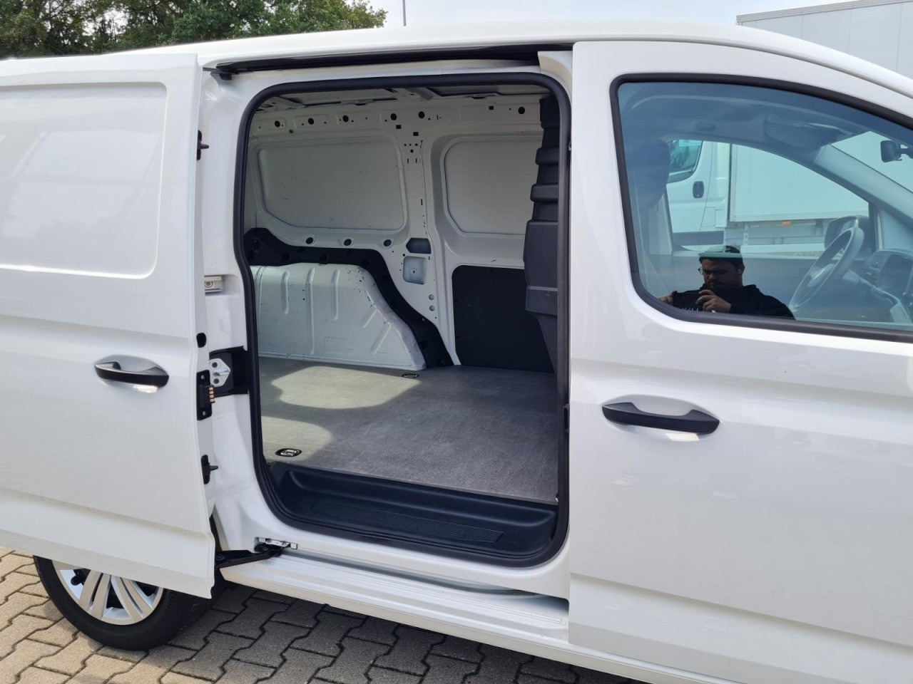 Volkswagen Caddy Cargo Kasten Maxi AHK KLIMA KAMERA PDC FLÜGEL - Kleine bestelwagen: afbeelding 4 Volkswagen Caddy Cargo Kasten Maxi AHK KLIMA KAMERA PDC FLÜGEL - Kleine bestelwagen: afbeelding 4