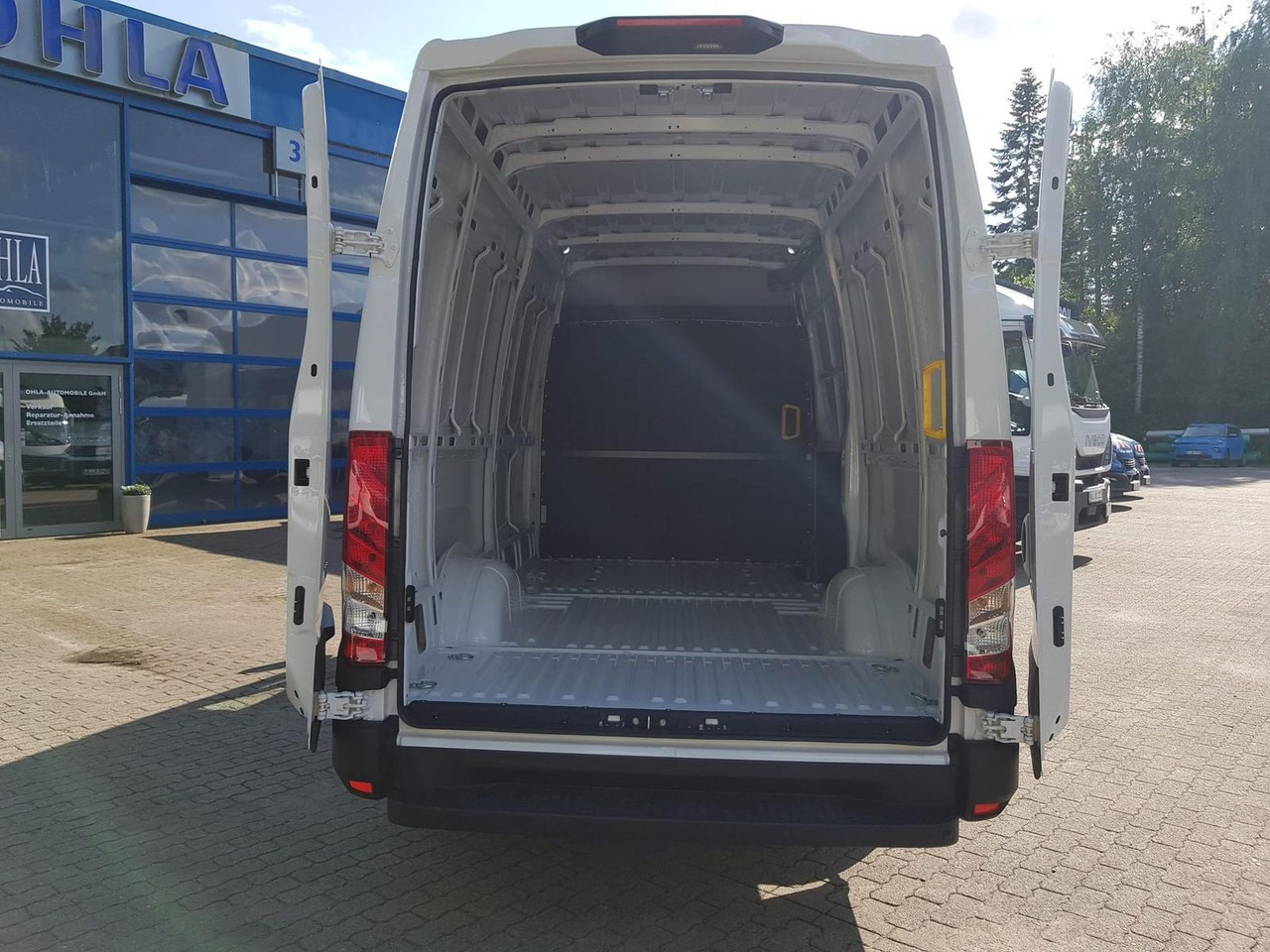 Iveco Daily 35S14A8 V Y mit Rückfahrkamera und Radi... - Gesloten bestelwagen: afbeelding 5 Iveco Daily 35S14A8 V Y mit Rückfahrkamera und Radi... - Gesloten bestelwagen: afbeelding 5
