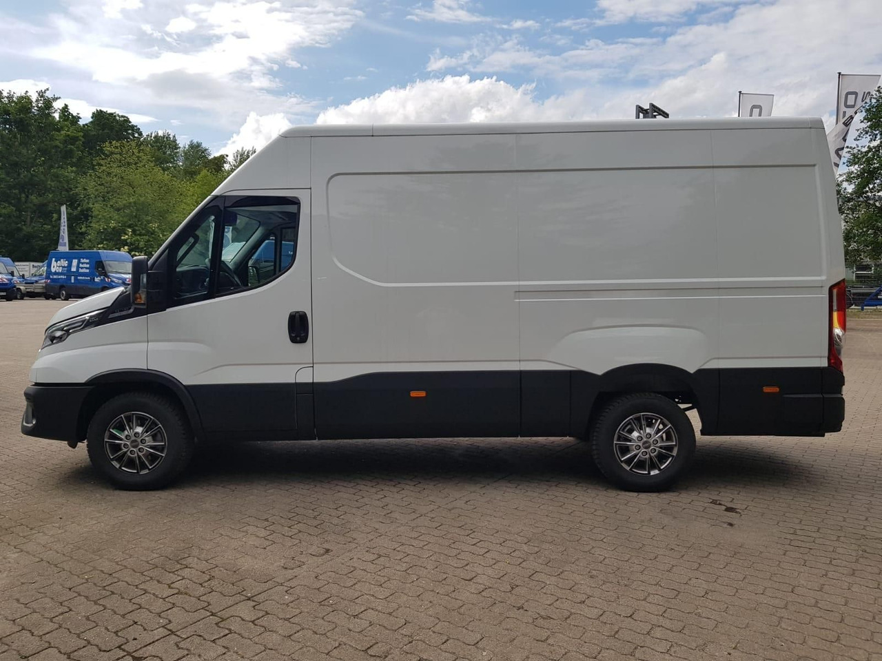 Iveco Daily 35S18HA8 V 3520L mit AHK, Rückfahrkamer... - Gesloten bestelwagen: afbeelding 2 Iveco Daily 35S18HA8 V 3520L mit AHK, Rückfahrkamer... - Gesloten bestelwagen: afbeelding 2