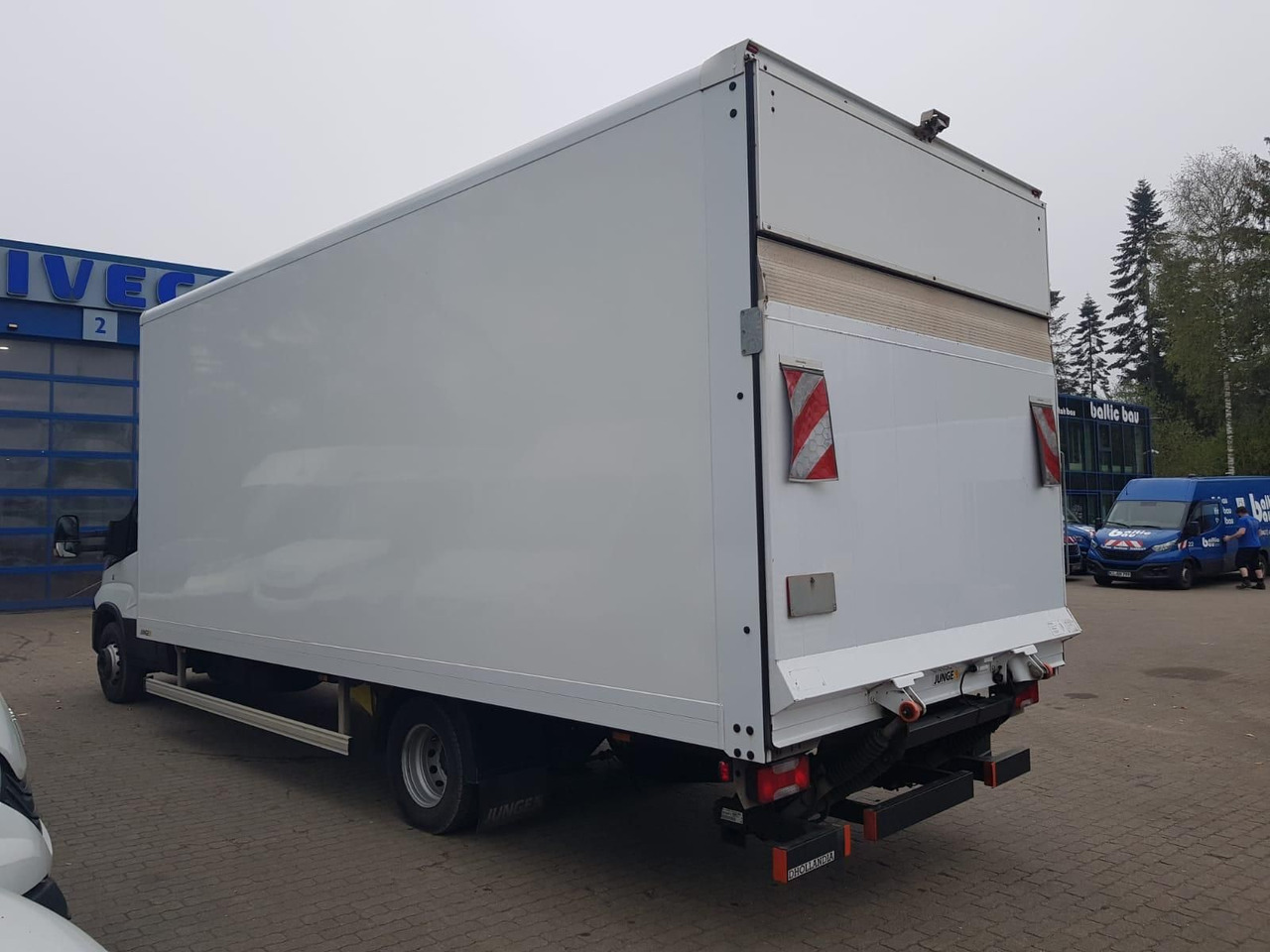 Iveco Daily 70C18HA8/P Koffer, Luftfederung, Kamera - Bestelwagen gesloten laadbak: afbeelding 4 Iveco Daily 70C18HA8/P Koffer, Luftfederung, Kamera - Bestelwagen gesloten laadbak: afbeelding 4