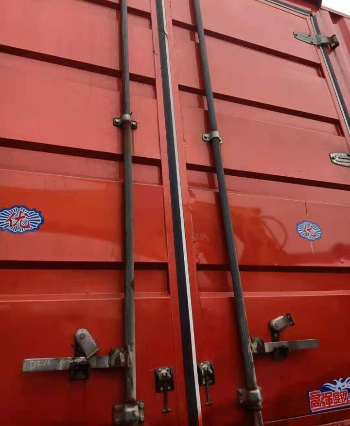 Howo 8X4 Box Truck Box Van - Containertransporter/ Wissellaadbak vrachtwagen: afbeelding 4 Howo 8X4 Box Truck Box Van - Containertransporter/ Wissellaadbak vrachtwagen: afbeelding 4