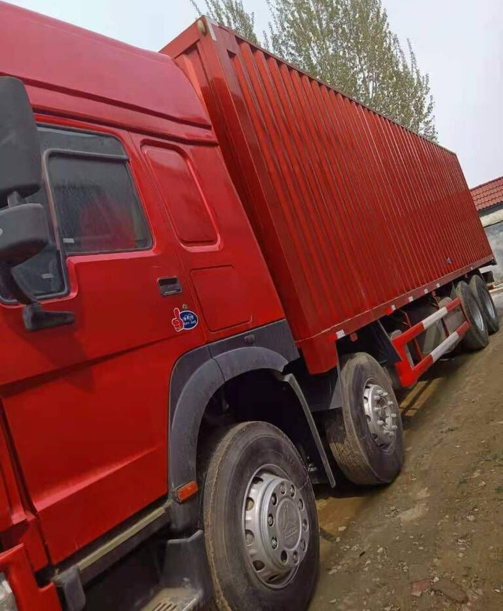 Howo 8X4 Box Truck Box Van - Containertransporter/ Wissellaadbak vrachtwagen: afbeelding 2 Howo 8X4 Box Truck Box Van - Containertransporter/ Wissellaadbak vrachtwagen: afbeelding 2