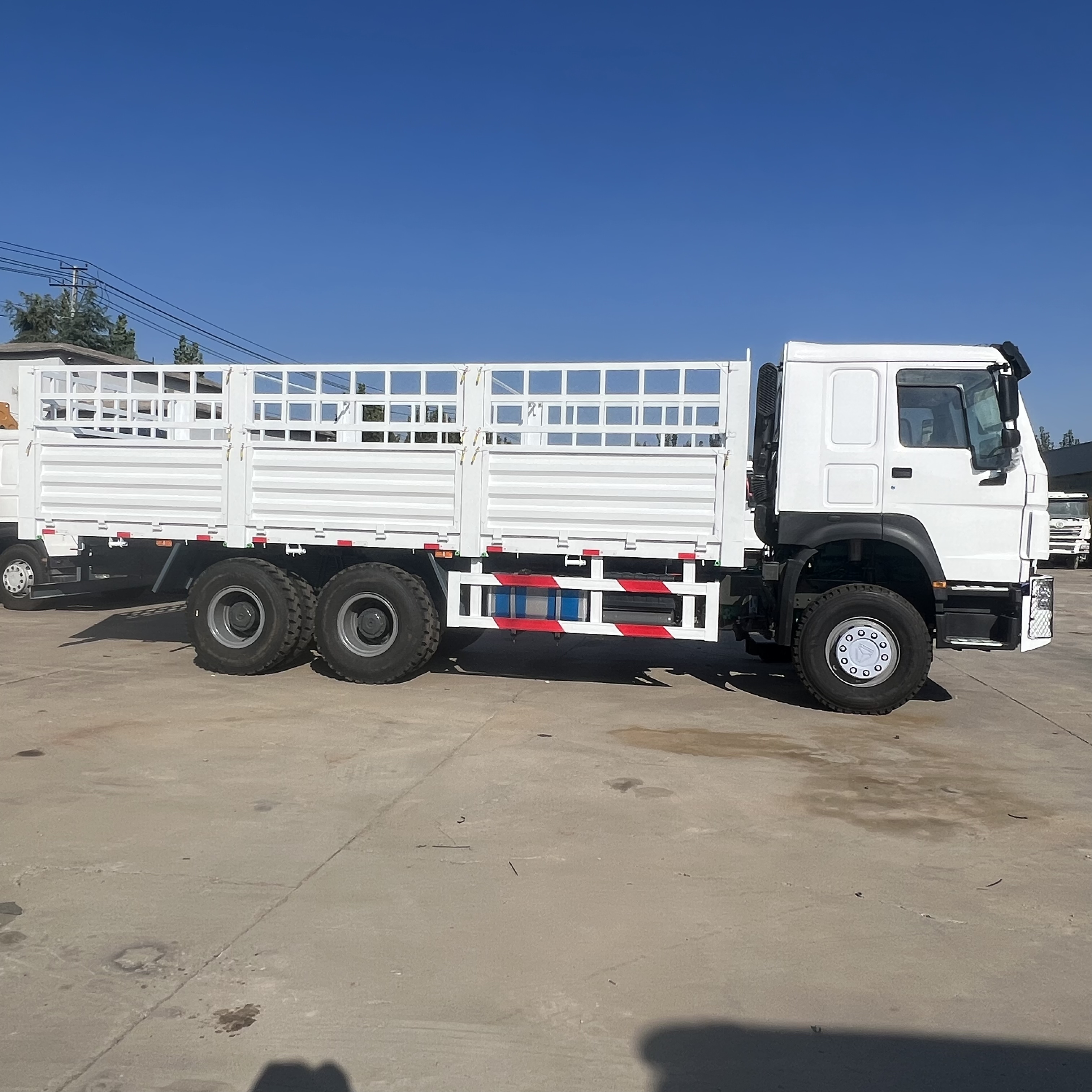 Vrachtwagen met open laadbak Sinotruk HOWO 371 6*4 Fence truck: afbeelding 10
