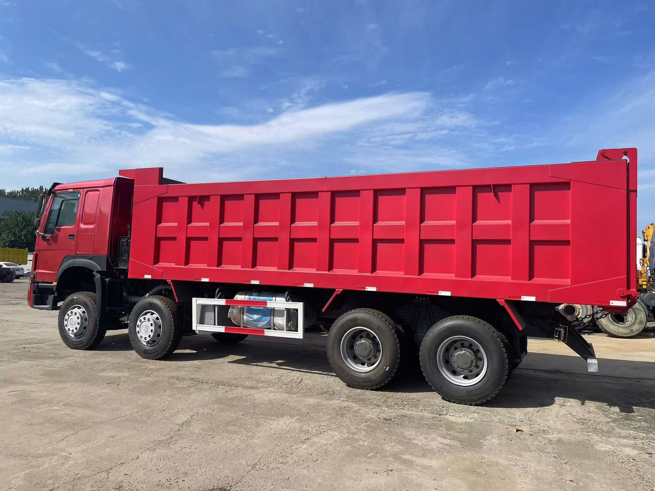 Sinotruk HOWO 371 8*4 Dump truck - Kipper vrachtwagen: afbeelding 3 Sinotruk HOWO 371 8*4 Dump truck - Kipper vrachtwagen: afbeelding 3