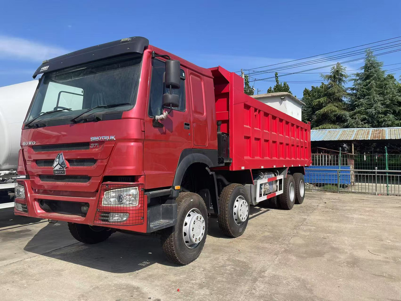 Sinotruk HOWO 371 8*4 Dump truck - Kipper vrachtwagen: afbeelding 1 Sinotruk HOWO 371 8*4 Dump truck - Kipper vrachtwagen: afbeelding 1