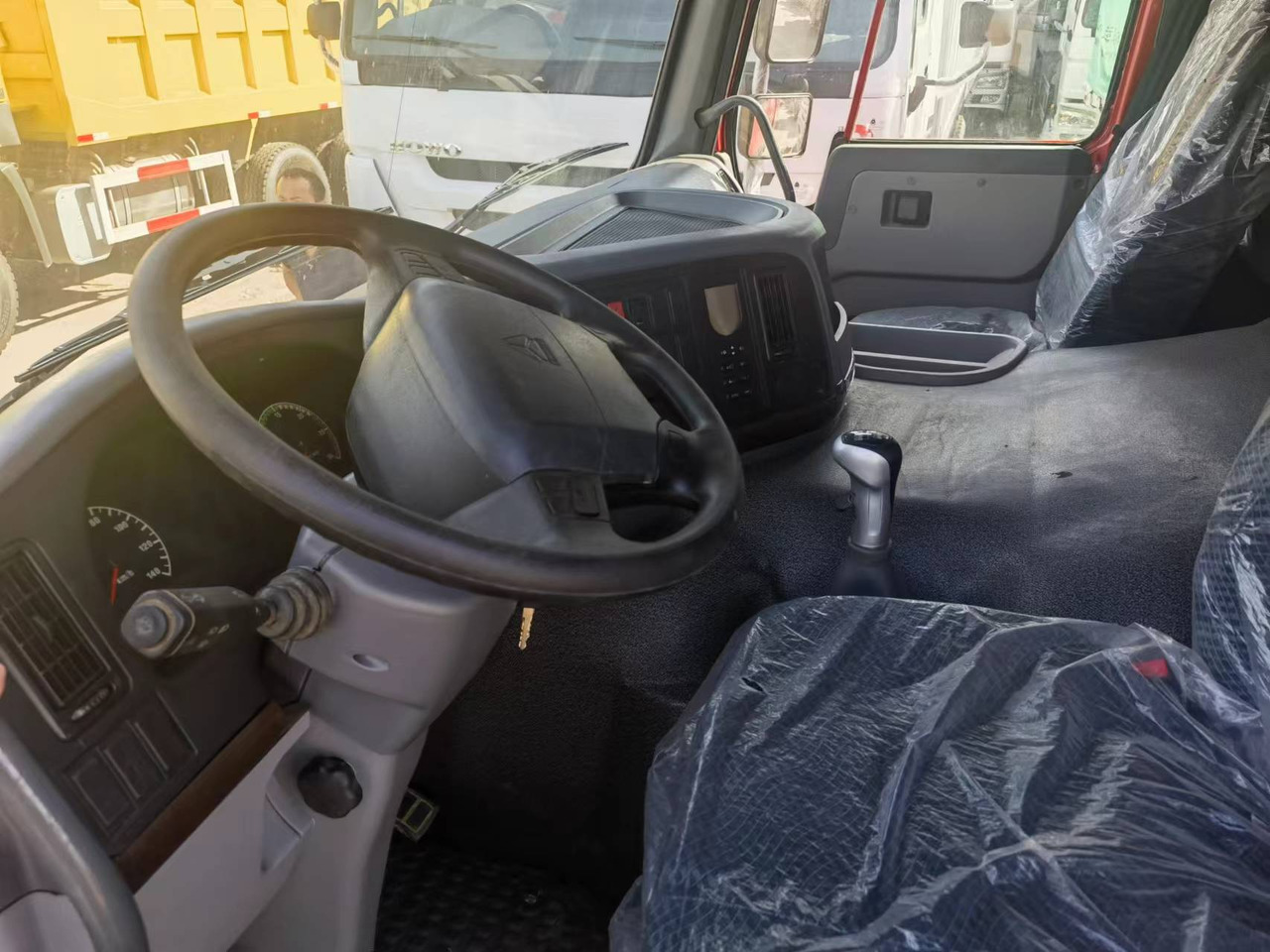 Kipper vrachtwagen Sinotruk HOWO 371 8*4 Dump truck: afbeelding 6 Kipper vrachtwagen Sinotruk HOWO 371 8*4 Dump truck: afbeelding 6