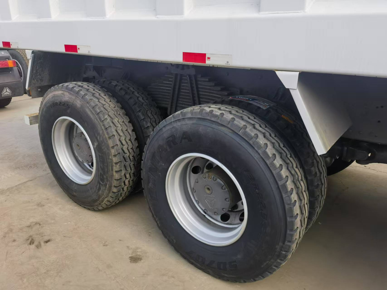 Sinotruk HOWO 375 6*4 Dump truck - Kipper vrachtwagen: afbeelding 4 Sinotruk HOWO 375 6*4 Dump truck - Kipper vrachtwagen: afbeelding 4