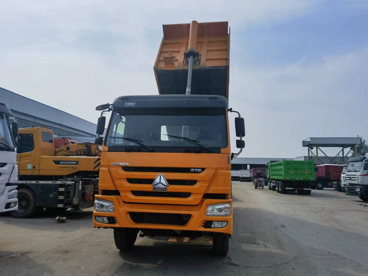 Sinotruk HOWO 375 8*4 Dump truck - Kipper vrachtwagen: afbeelding 5 Sinotruk HOWO 375 8*4 Dump truck - Kipper vrachtwagen: afbeelding 5