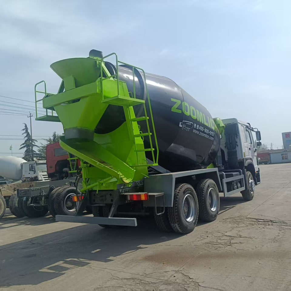 Sinotruk HOWO 6*4 Concrete mixer truck - Betonmixer: afbeelding 5 Sinotruk HOWO 6*4 Concrete mixer truck - Betonmixer: afbeelding 5