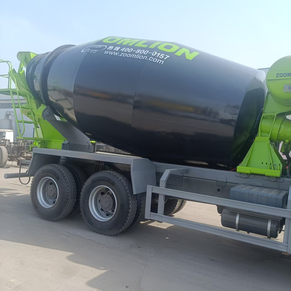 Sinotruk HOWO 6*4 Concrete mixer truck - Betonmixer: afbeelding 4 Sinotruk HOWO 6*4 Concrete mixer truck - Betonmixer: afbeelding 4