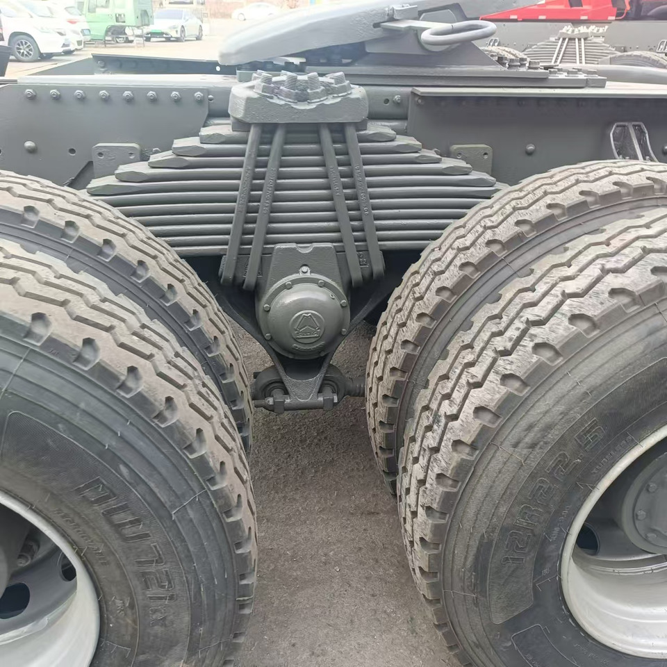 Trekker Sinotruk HOWO 371 6*4 Tractor: afbeelding 9 Trekker Sinotruk HOWO 371 6*4 Tractor: afbeelding 9