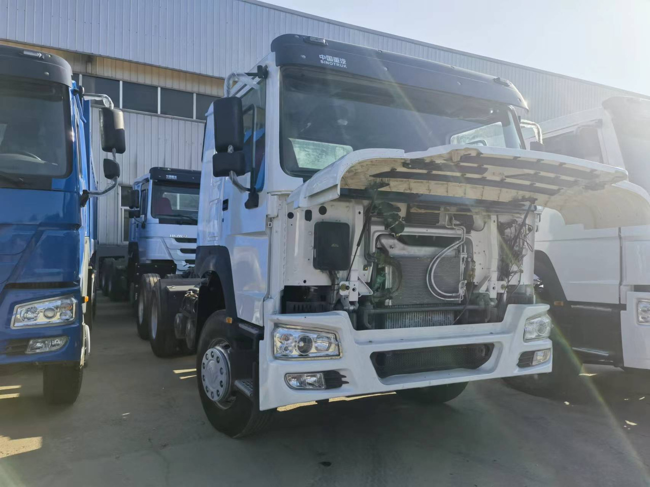 Sinotruk HOWO 371 Tractor - Trekker: afbeelding 1 Sinotruk HOWO 371 Tractor - Trekker: afbeelding 1