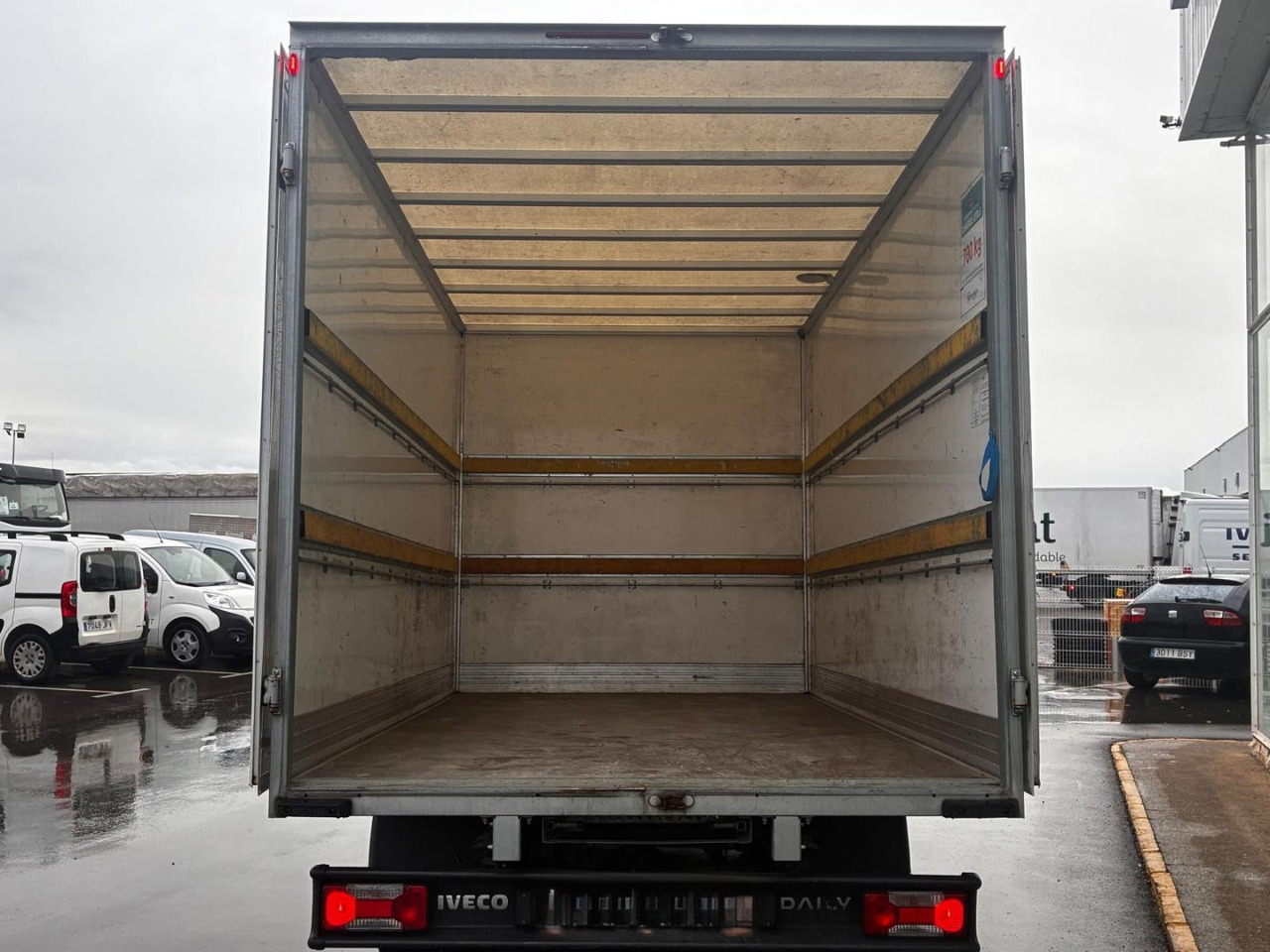 Caja cerrada IVECO 35C16 20m3 con puertas traseras - Bestelwagen gesloten laadbak: afbeelding 5 Caja cerrada IVECO 35C16 20m3 con puertas traseras - Bestelwagen gesloten laadbak: afbeelding 5
