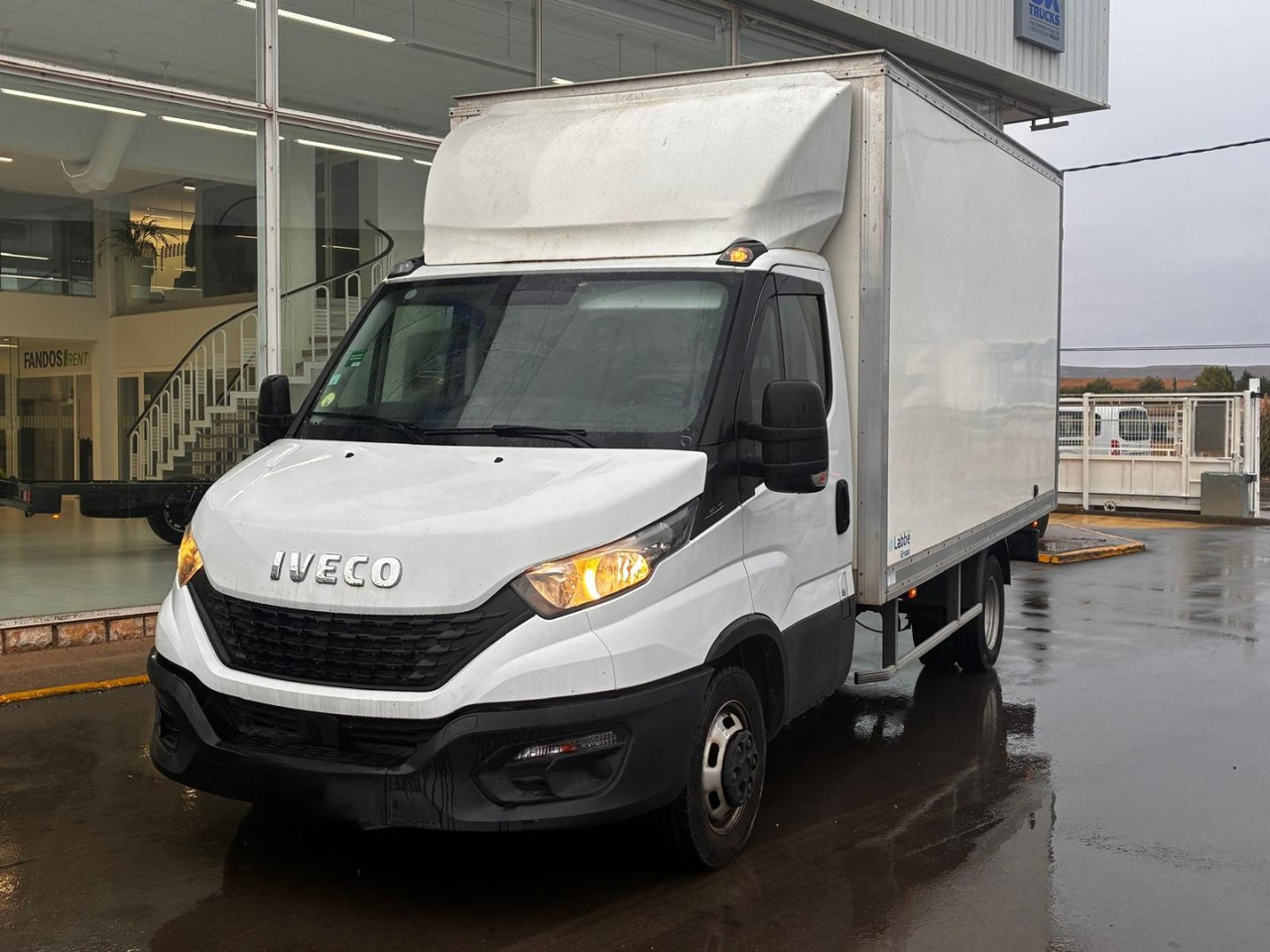 Caja cerrada IVECO 35C16 20m3 con puertas traseras - Bestelwagen gesloten laadbak: afbeelding 1 Caja cerrada IVECO 35C16 20m3 con puertas traseras - Bestelwagen gesloten laadbak: afbeelding 1